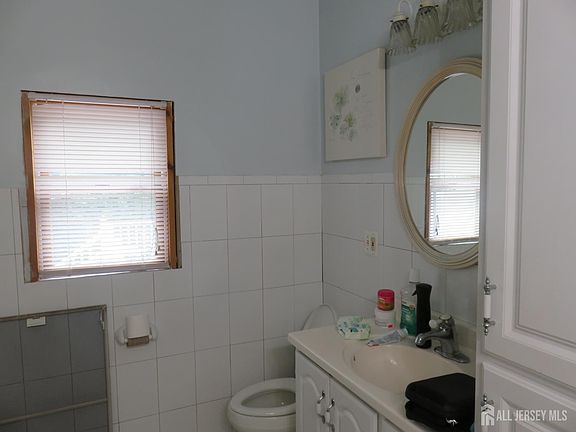3rd image of 12 Tonlyn Pl