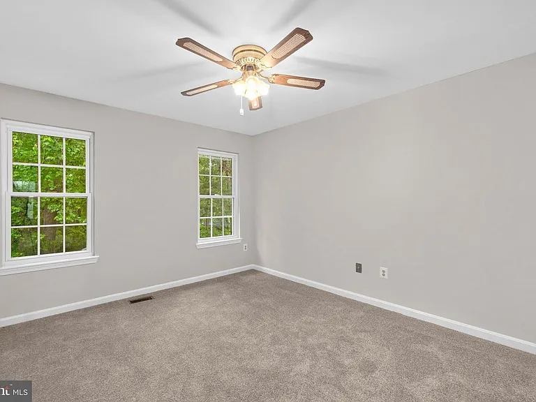 320 Kalorama Rd — Photo 10