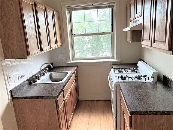 5th image of 1425 W Chase Ave APT 3C