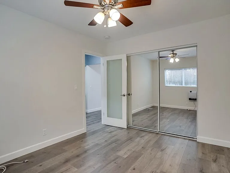 Retro Style Apartment Building with Pool and Gym - Secure, Modern and Lease-Ready! — Photo 19