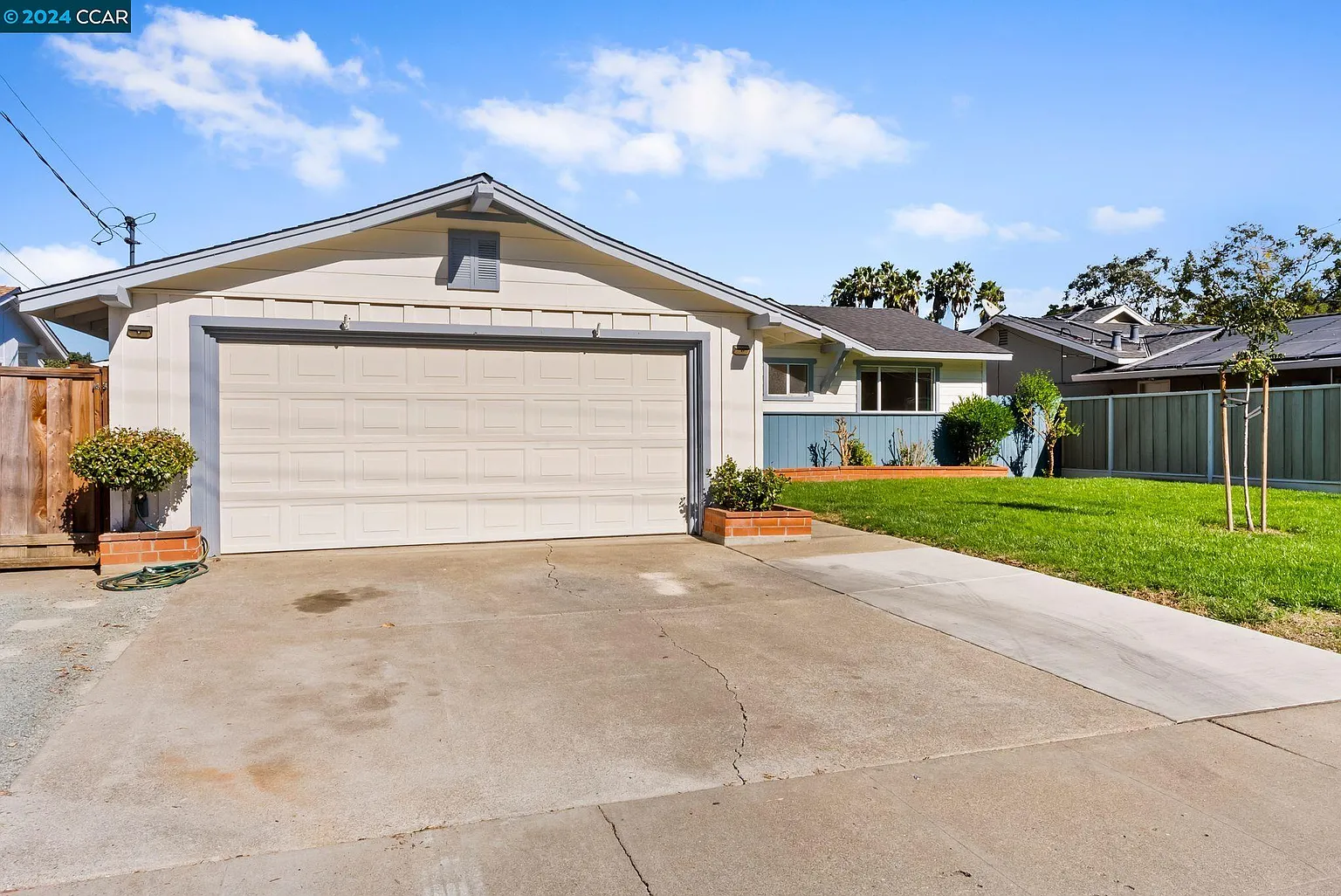 415 Freda Ct photo 1