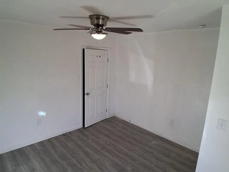 207 Temple Ave — Photo 6