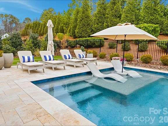 3rd image of 2052 Thatcher Way