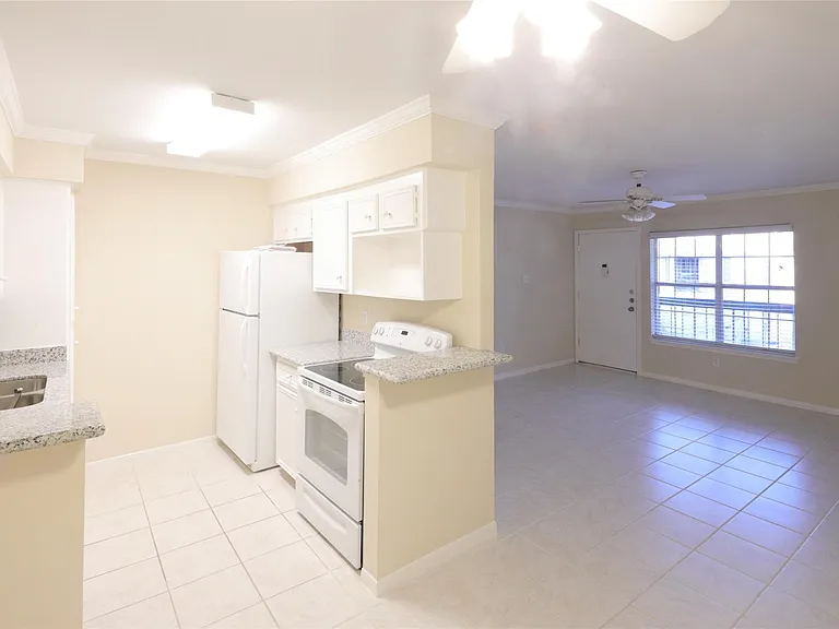 1223 Augusta Dr #26 — Photo 3