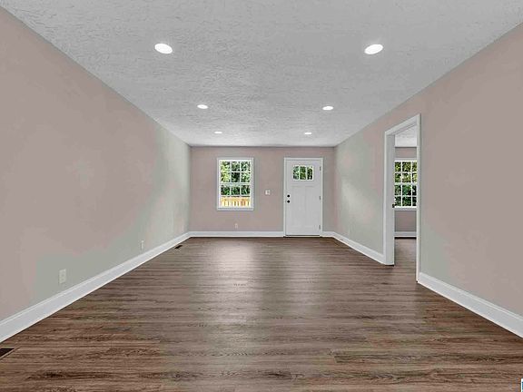 2nd image of 600 Holt Cir
