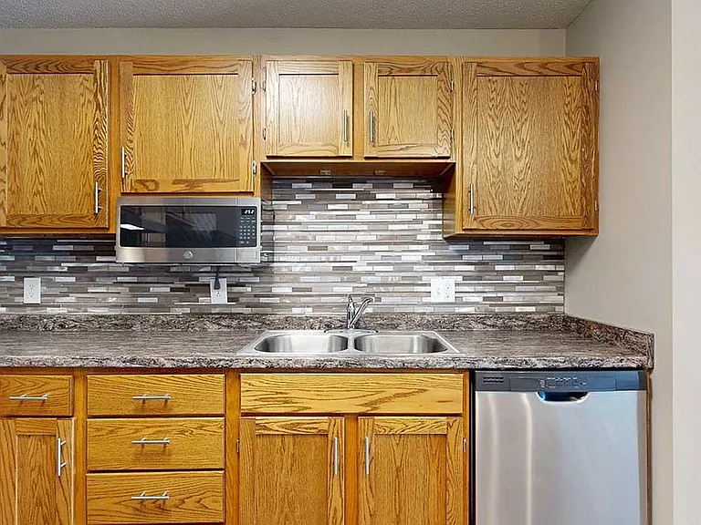 Highland View Apartments — Photo 104