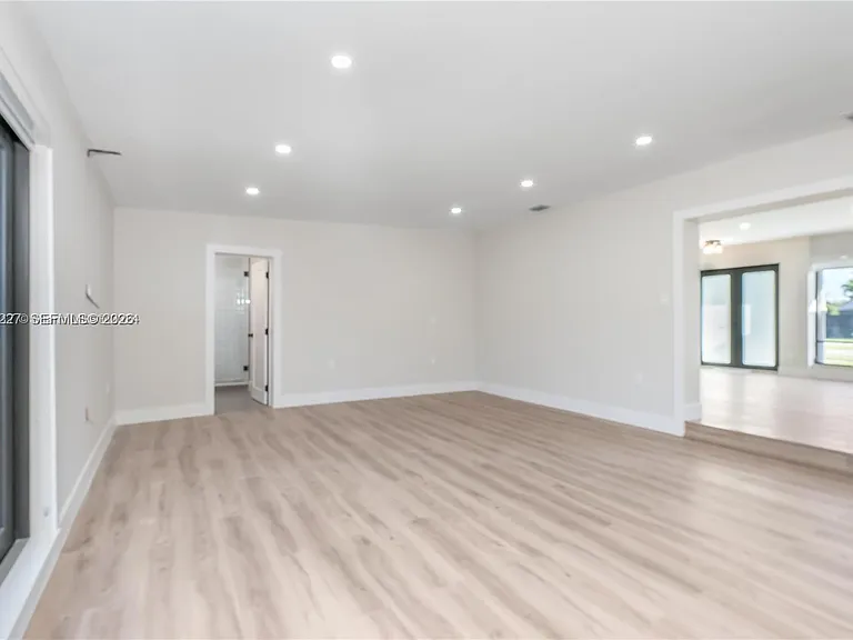 8421 SW 27th Ter — Photo 17