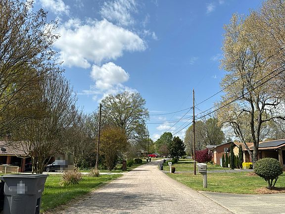 4th image of 102 Springway Dr