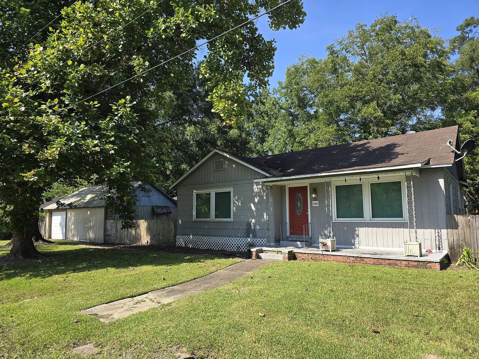 3 bed, 1800 sqft, $1,350 — Photo 1