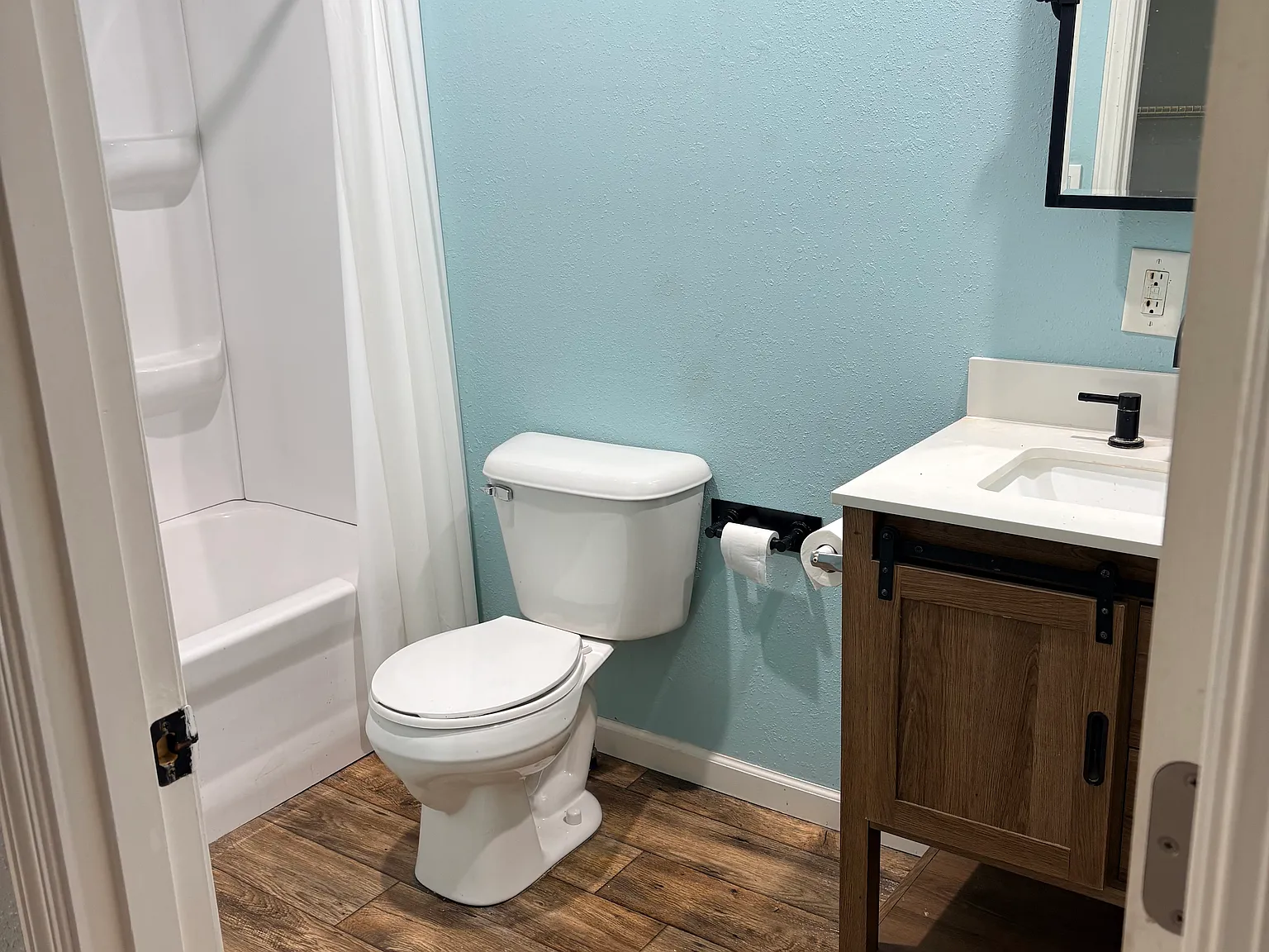 2 bed, 864 sqft, $825 — Photo 2