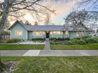 327 Countryside Dr, Santa Rosa, CA 95401