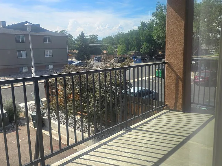 1558 Poplar Dr — Photo 10