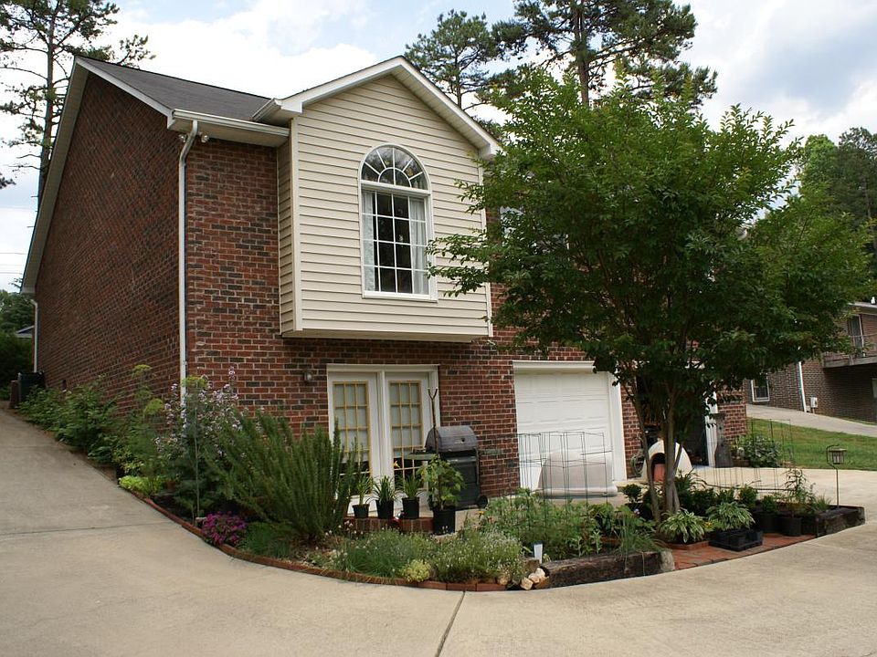 2nd image of 413 Crestwood Ln