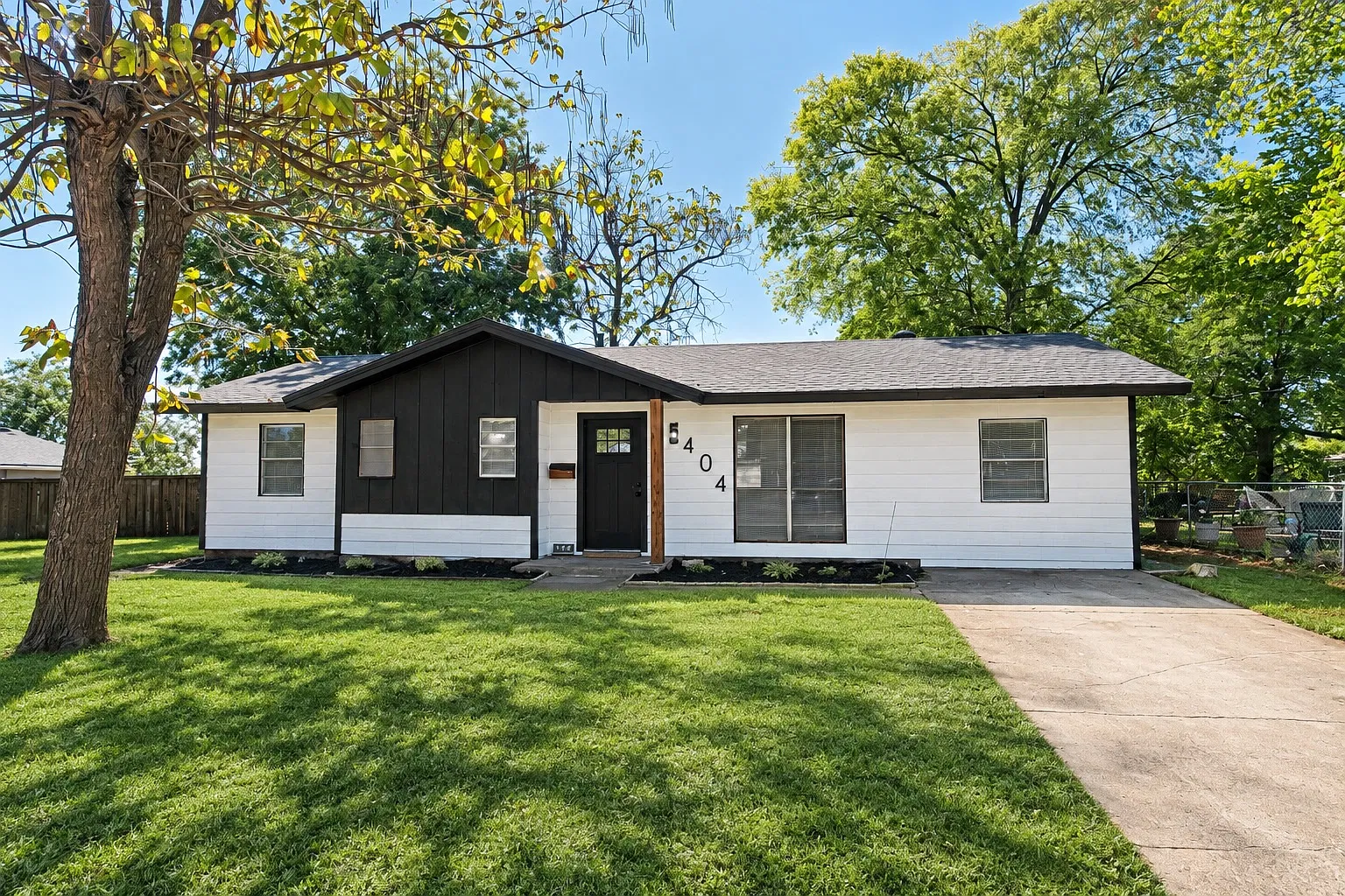 4 bed, 1174 sqft, $2,495 — Photo 1