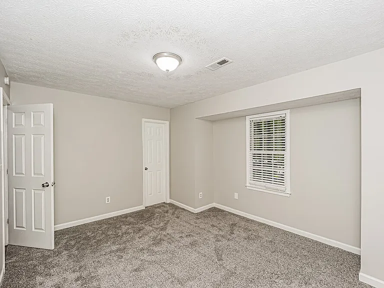 150 Oak St — Photo 14