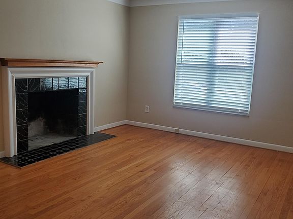 2nd image of 324 Catalpa Dr Unit 324