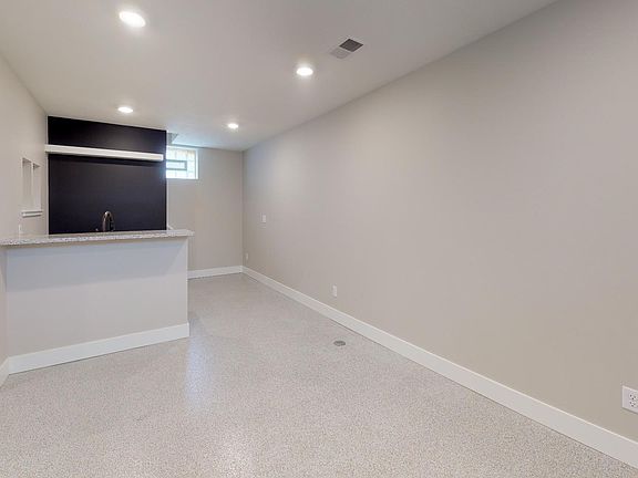 5th image of 616 Valley Ave NW