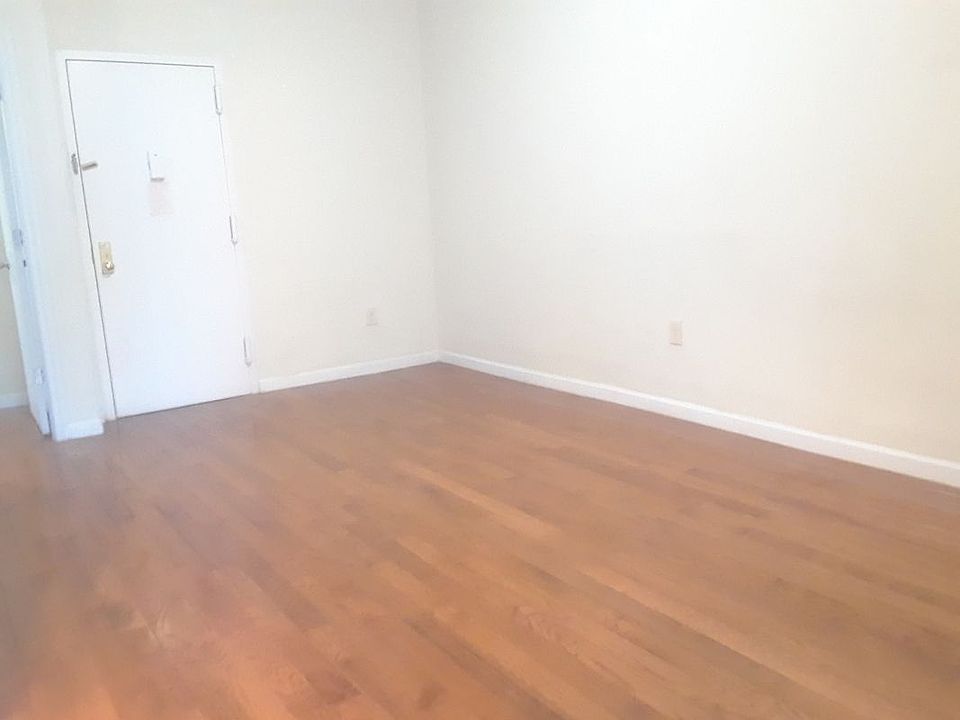 1st image of 2424 43rd St APT 3R