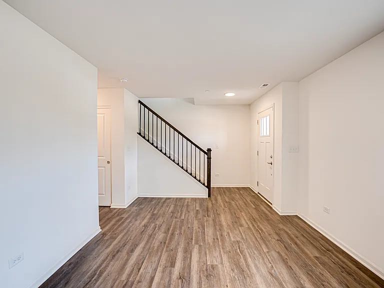 2939 Showplace Dr — Photo 4