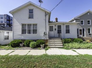 318 59th Pl, Kenosha, WI 53140