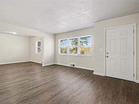 3rd image of 1660 Valencia Rd