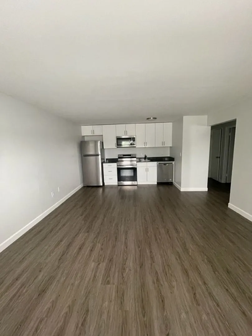 Renovated and Spacious 1BR apartment in Avon Apartments! — Photo 1
