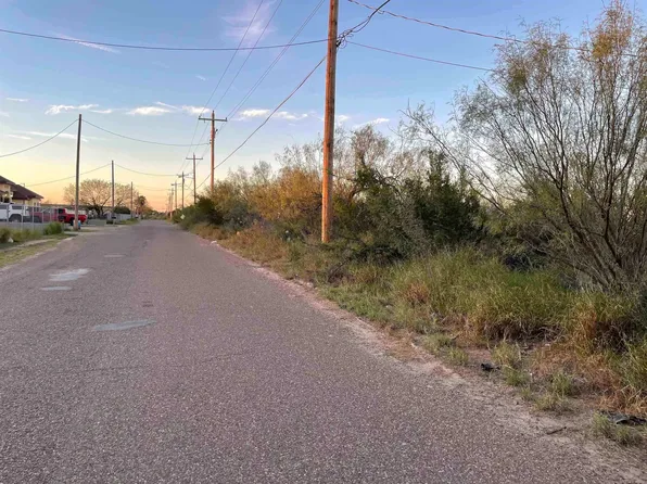 5132 Pena Ln, Zapata, TX 78076
