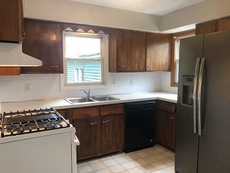 1009 Bellevue Dr — Photo 6