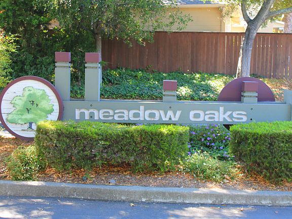 Enterance to Meadow Oaks