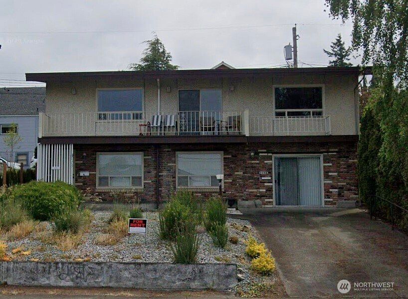 1st image of 909 11th Street