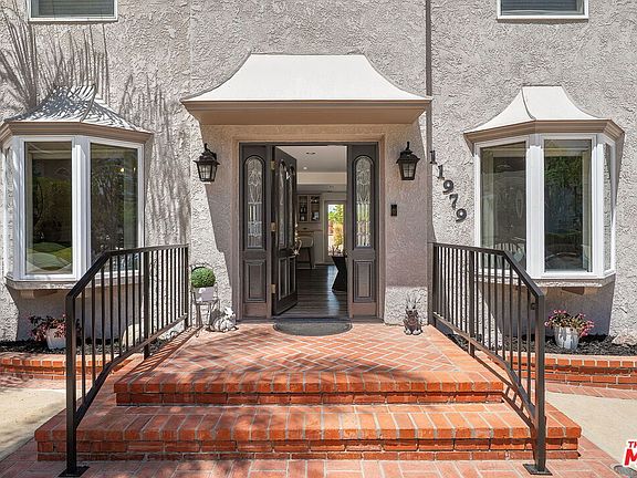 3rd image of 11979 Woodbine St