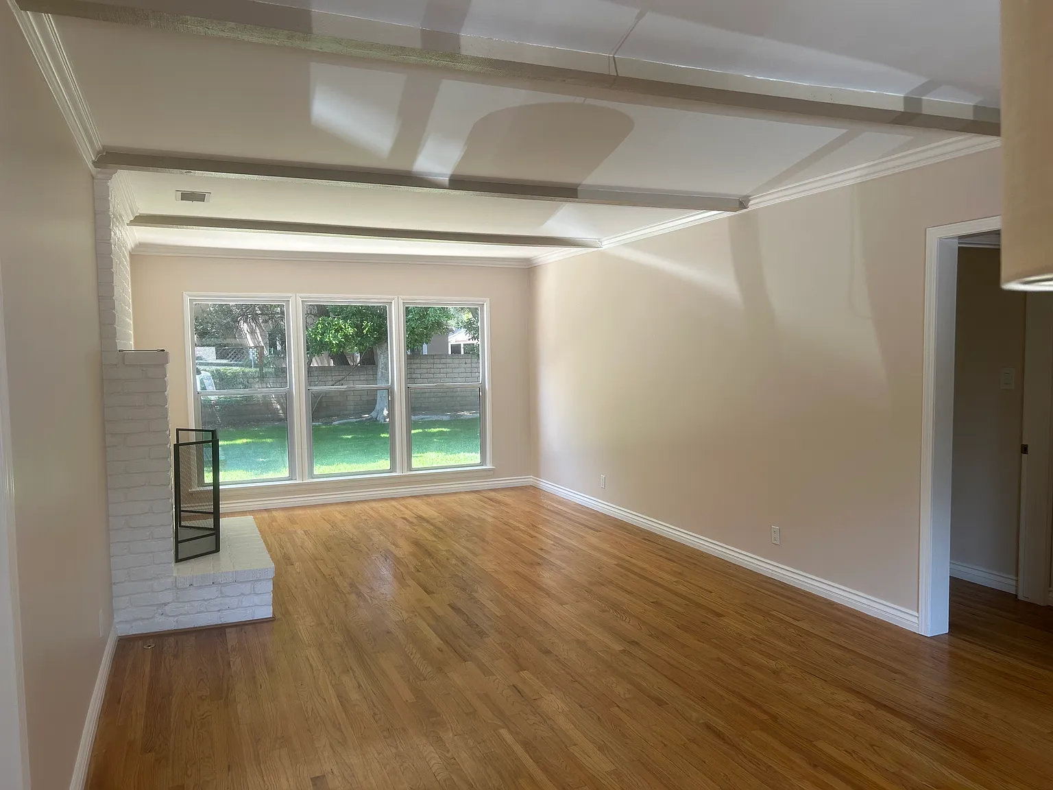 2 bed, 1028 sqft, $4,300 — Photo 4