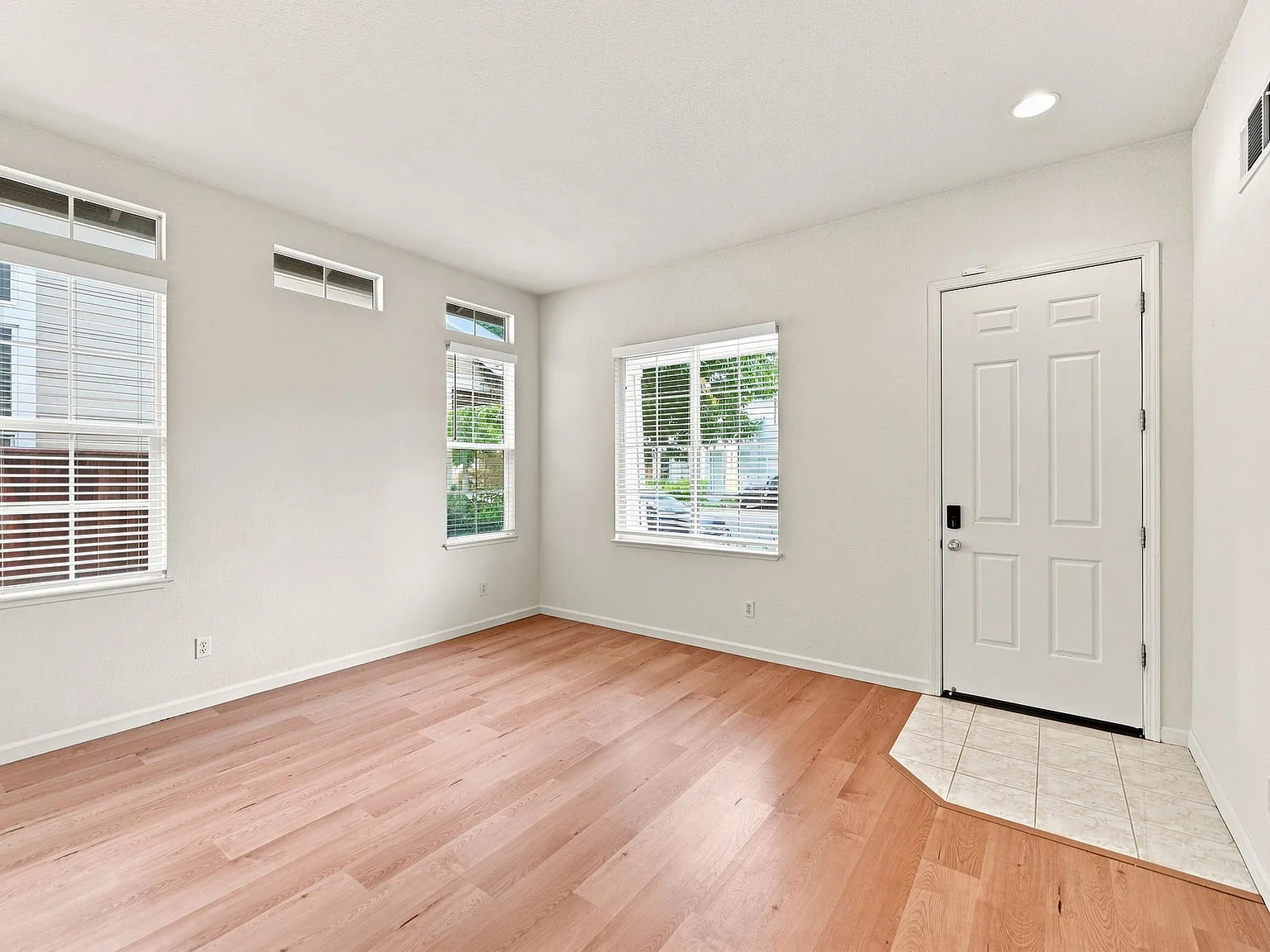 3 bed, 2.5 bath, 1760 sqft, $6,500 — Photo 4