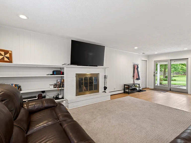 101 Davis Rd — Photo 7