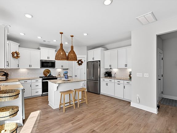 2nd image of 373 Fenwick Dr