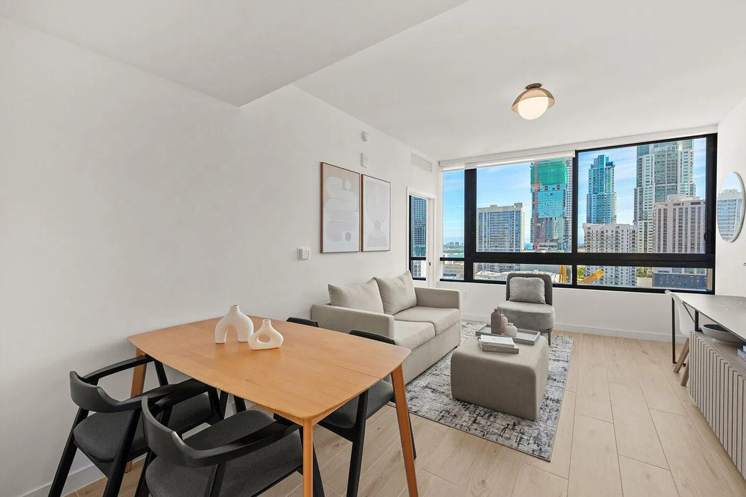 2 bed, 2.0 bath, 861 sqft, $7,364 — Photo 2