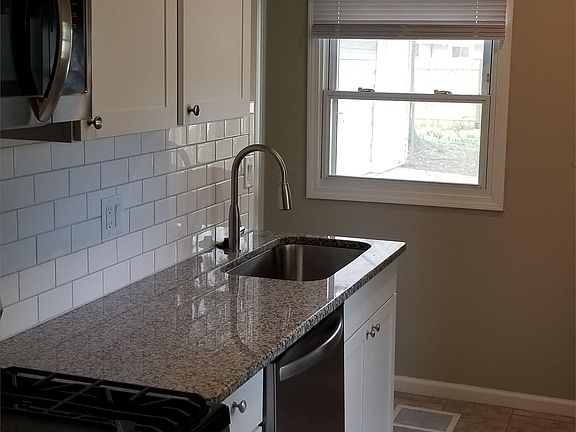 5th image of 14620 Agnes St