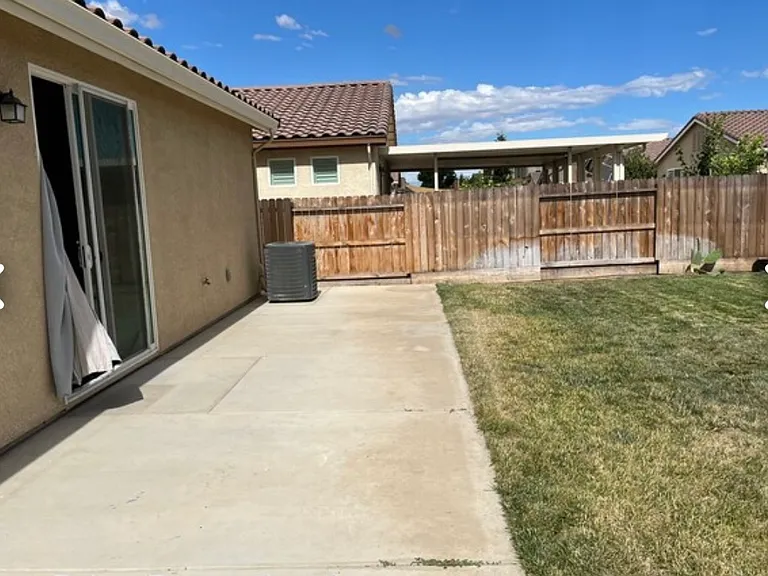 1476 Dynes St — Photo 17
