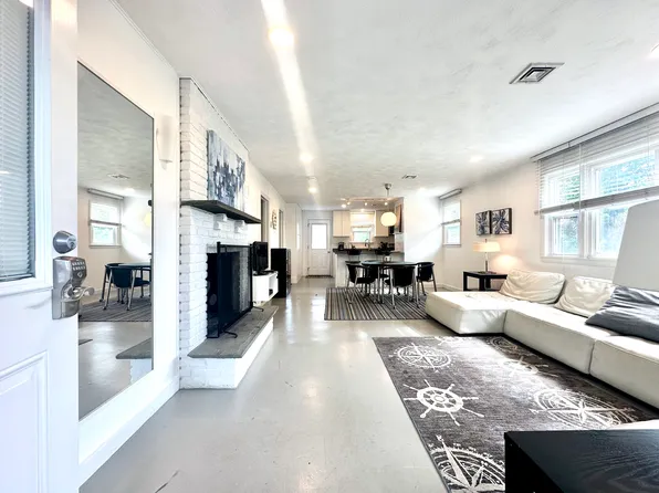 101 Briarwood Ave, Middletown, RI