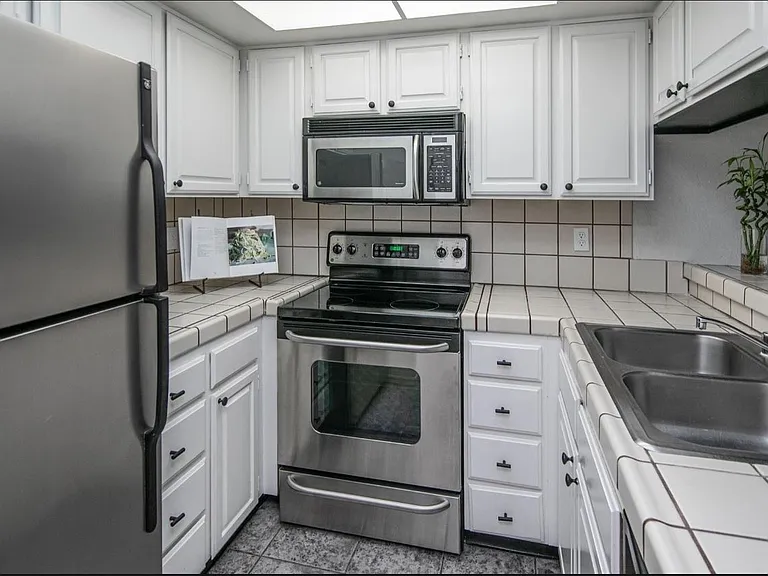 3095 Lakeside Dr #107 — Photo 10