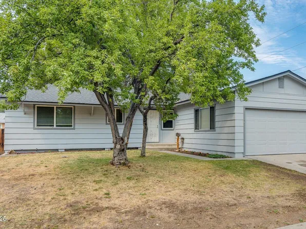 3425 Nowlin Ln, Sparks, NV 89431