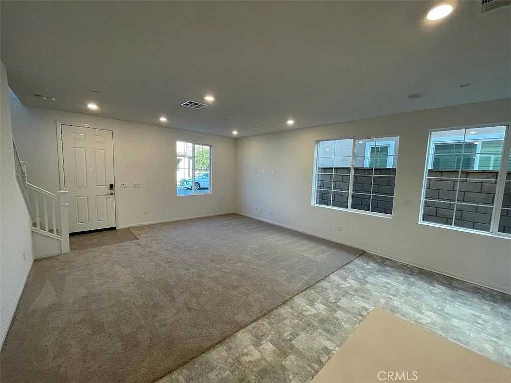 4 bed, 2.5 bath, 1963 sqft, $3,500 — Photo 4