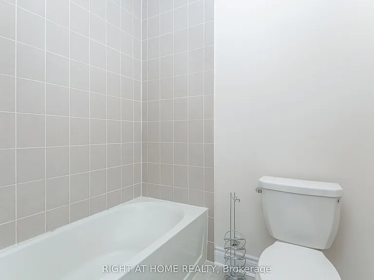 8 Monarch Dr — Photo 27