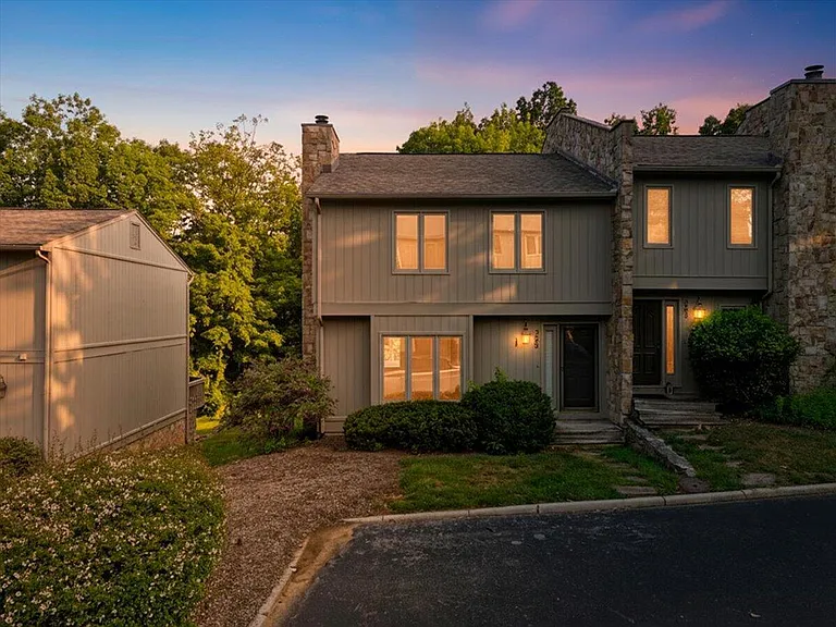 3555 Londonderry Ln — Photo 30