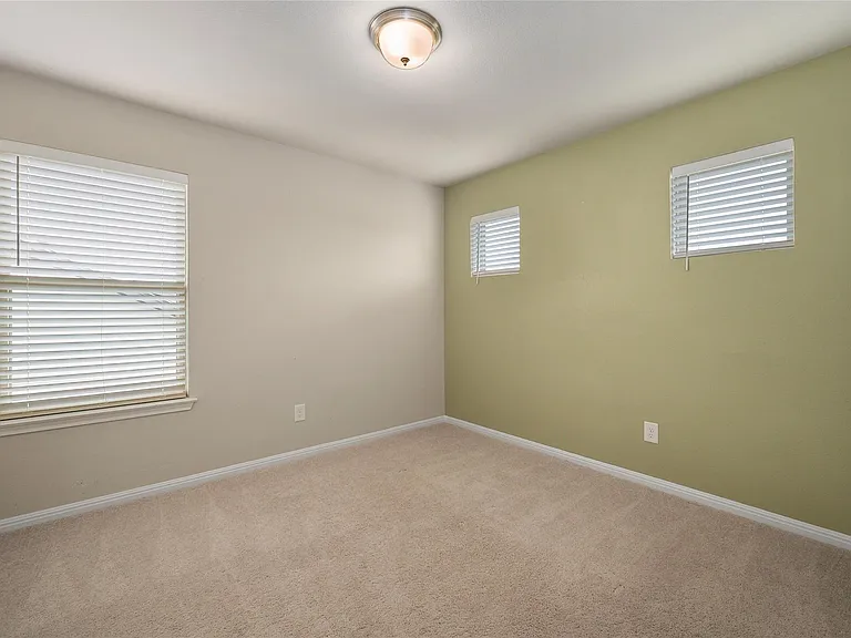 101 Lambert St — Photo 23