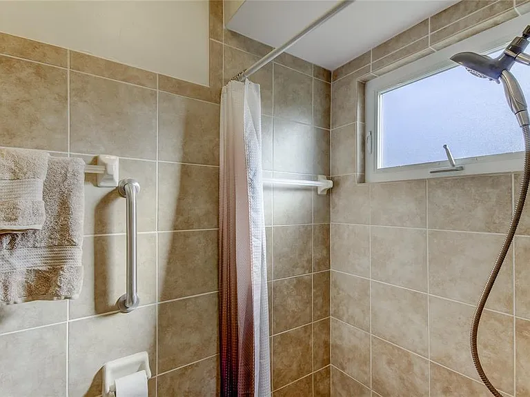 7926 Foxwood Dr — Photo 10
