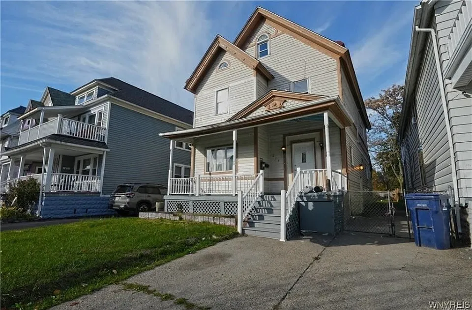 214 W Ferry St — Photo 1