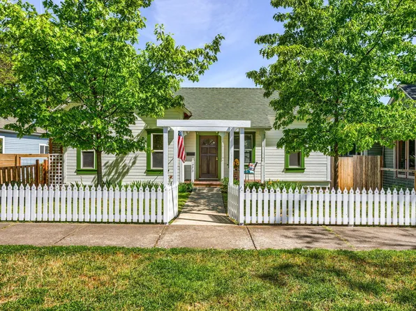 773 B St, Ashland, OR 97520