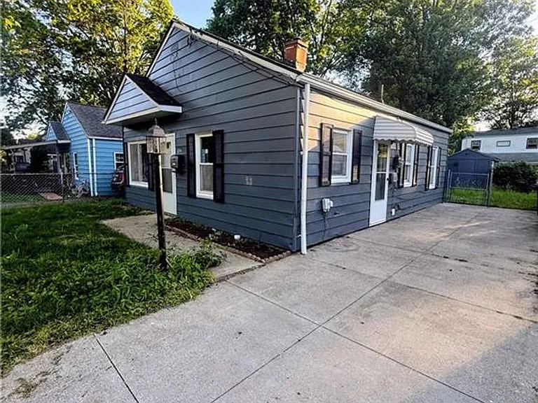 1054 Merton Ave — Photo 12