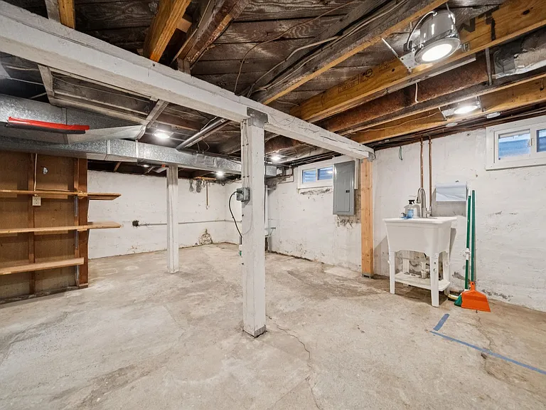 1831 SW Evans St — Photo 35